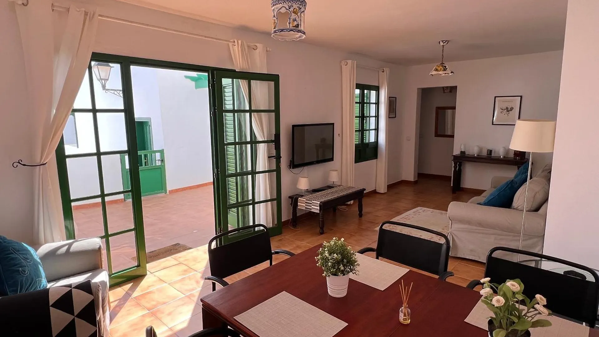 Apartment Sonrisa - Spacious Two Bedroom Apartment Costa Teguise Spain